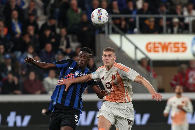 由中场核心 由中场核心