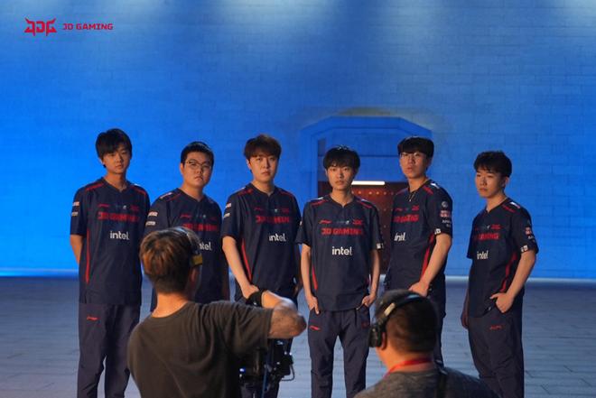 有人形容 有人形容