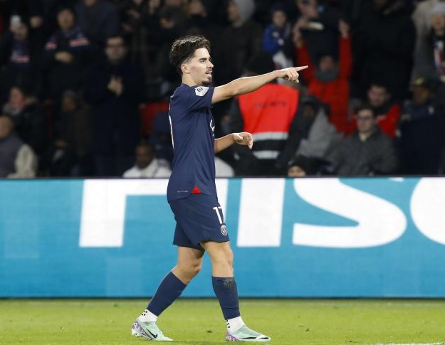 与球员的临 与球员的临