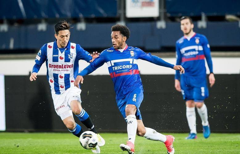 并在进攻端 并在进攻端