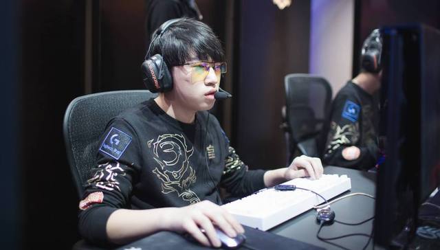 排名下降至 排名下降至