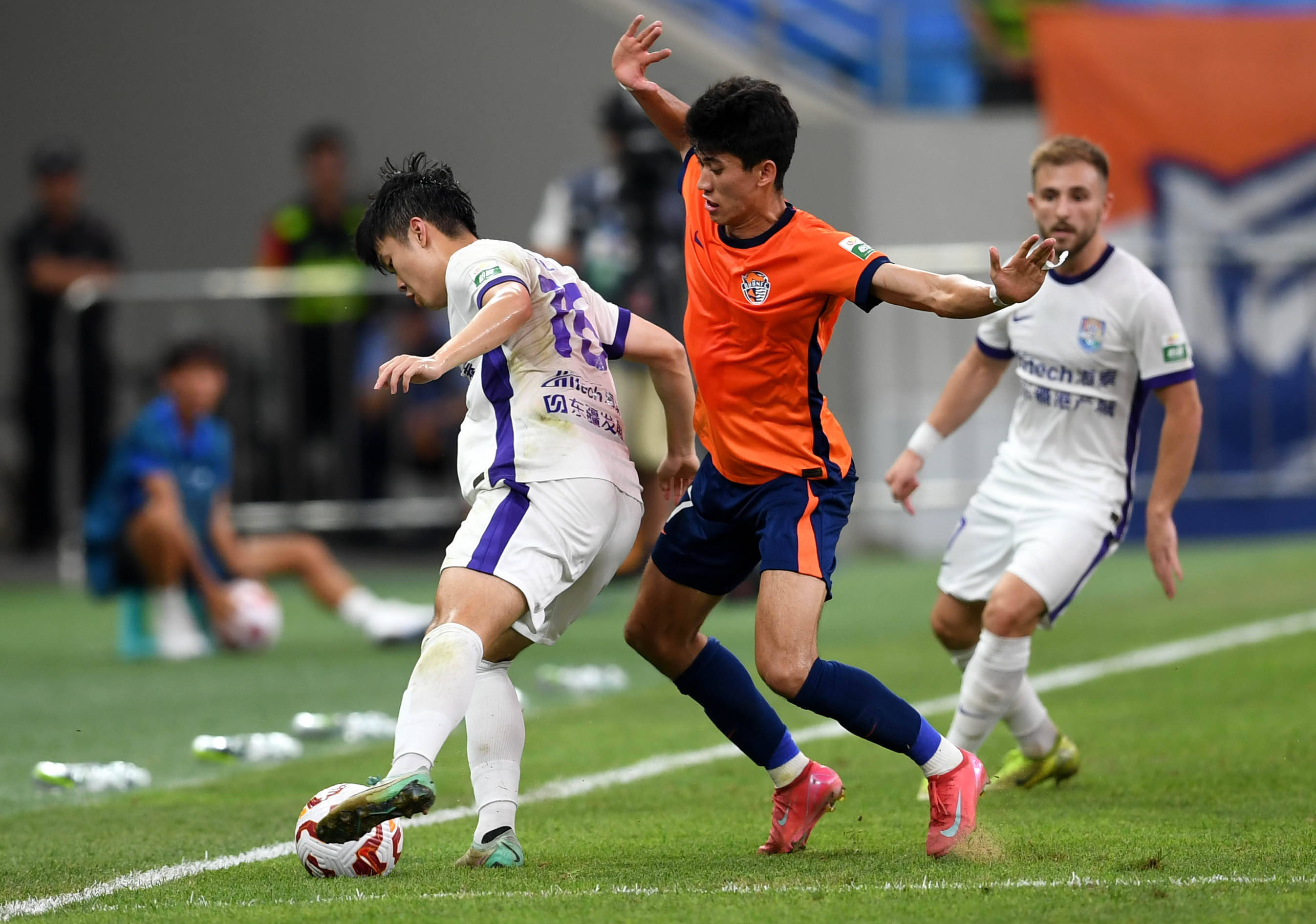 也给其他球 也给其他球